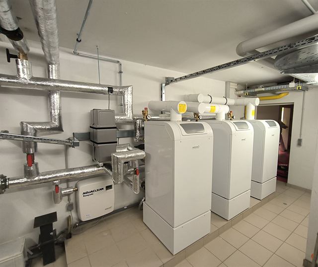 Modernisierte Heizzentrale mit mehreren Ger&auml;ten