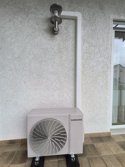 Au&szlig;enger&auml;t einer Klimaanlage an der Hauswand